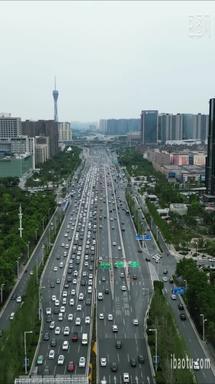 航拍郑州城市交通车辆行书竖屏
